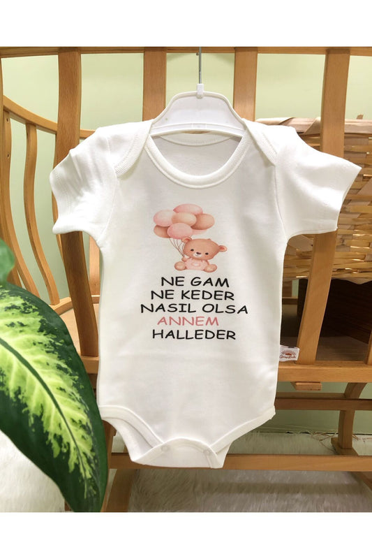 ^Ne Gam Ne Keder Ne de Olsa Annem Halleder^Yazılı Kısa Kol Hediyelik Unisex Bebek Body